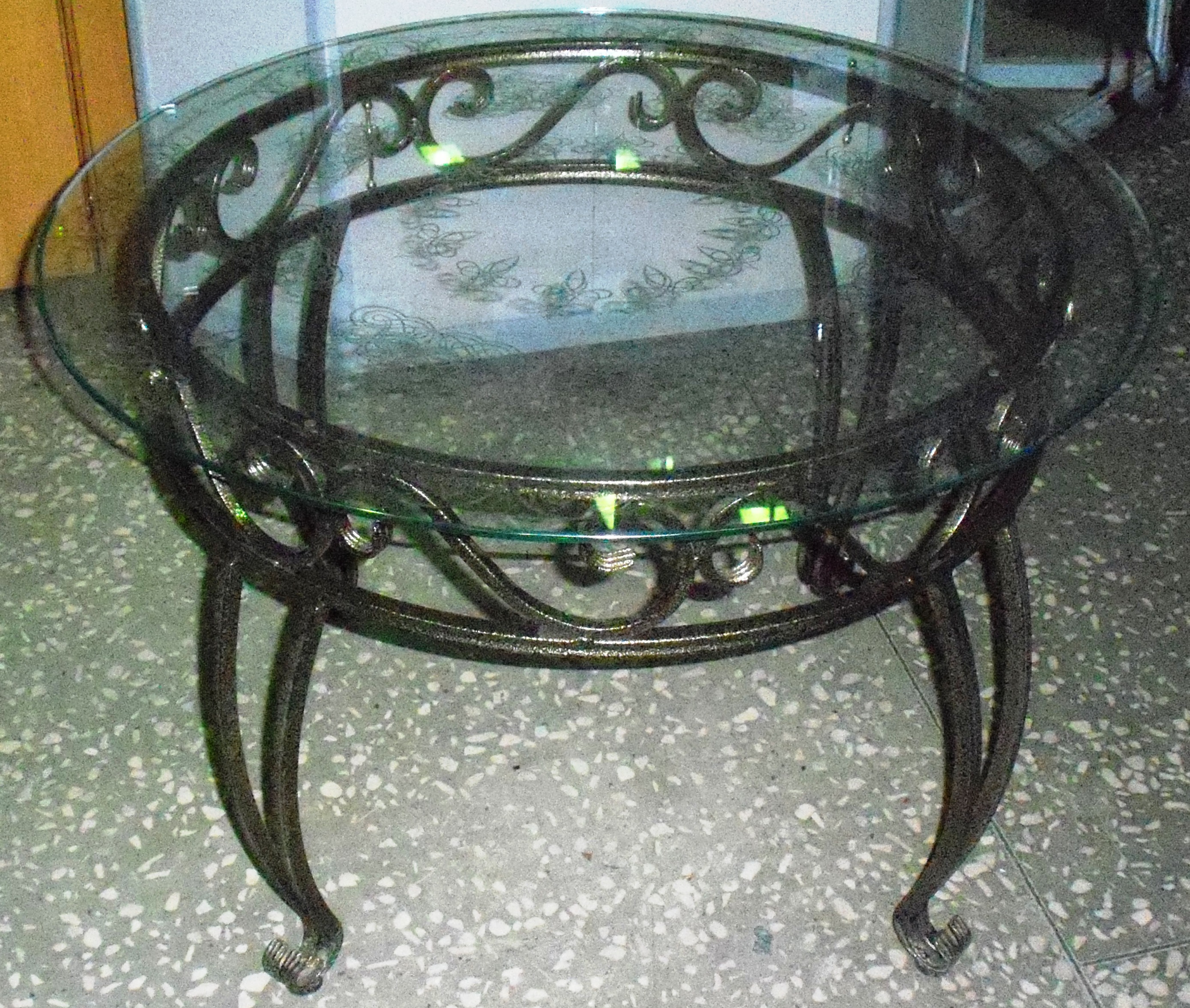 Столик кованый со стеклом