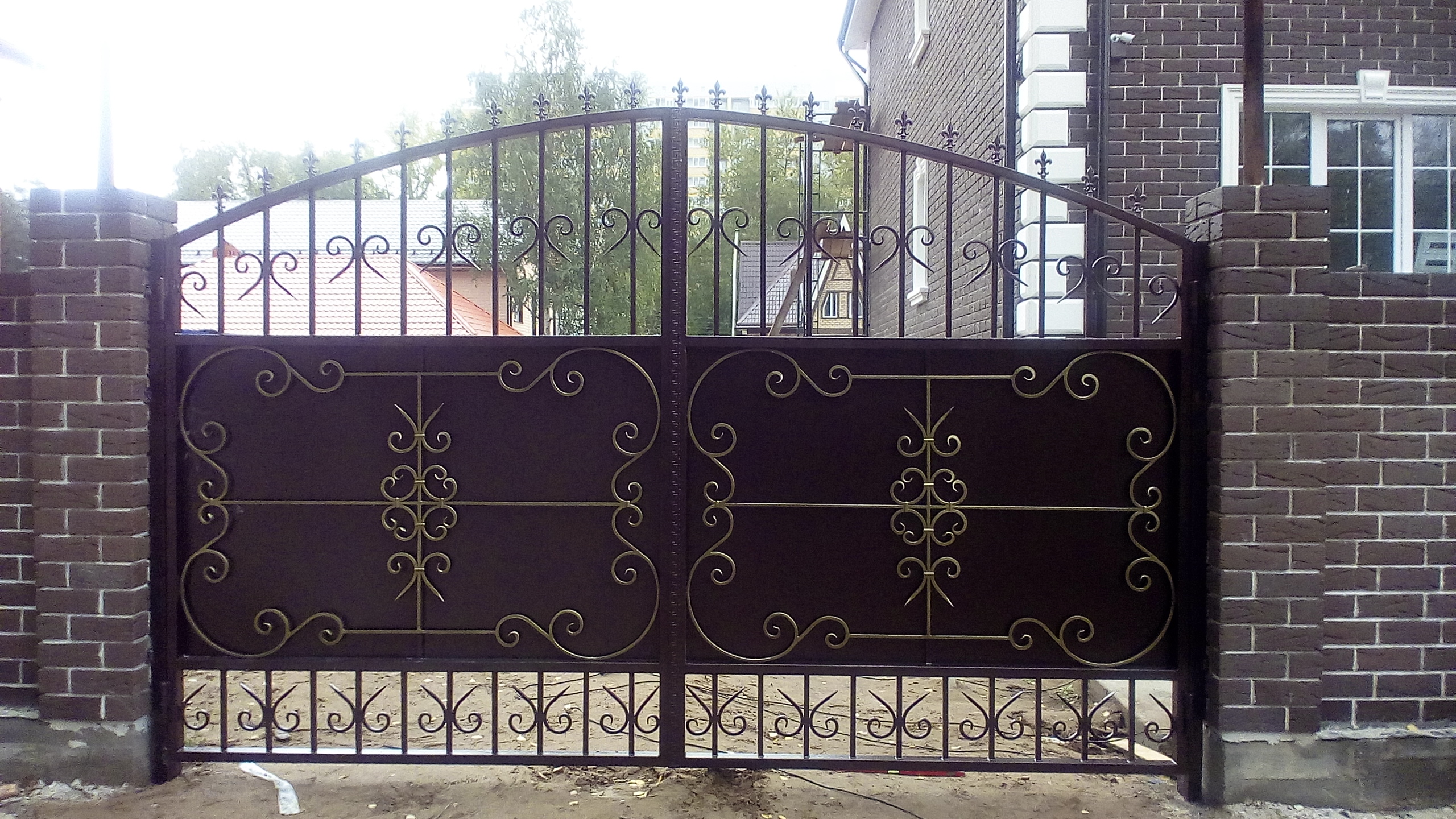 Ворота кованые с металлом №7