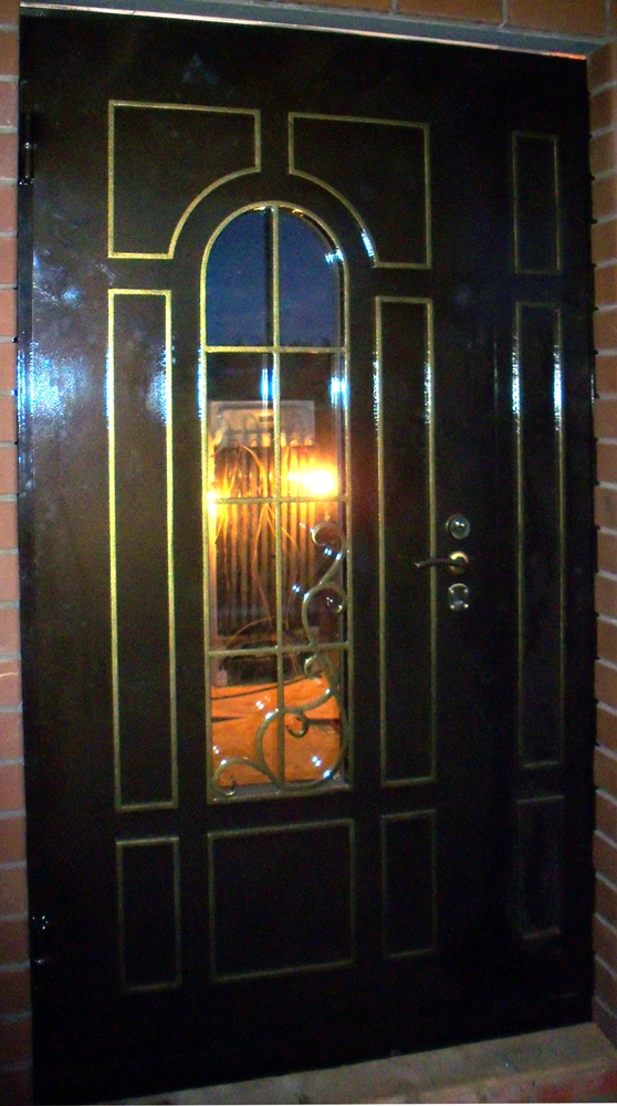 Дверь с ковкой и стеклопакетом №3